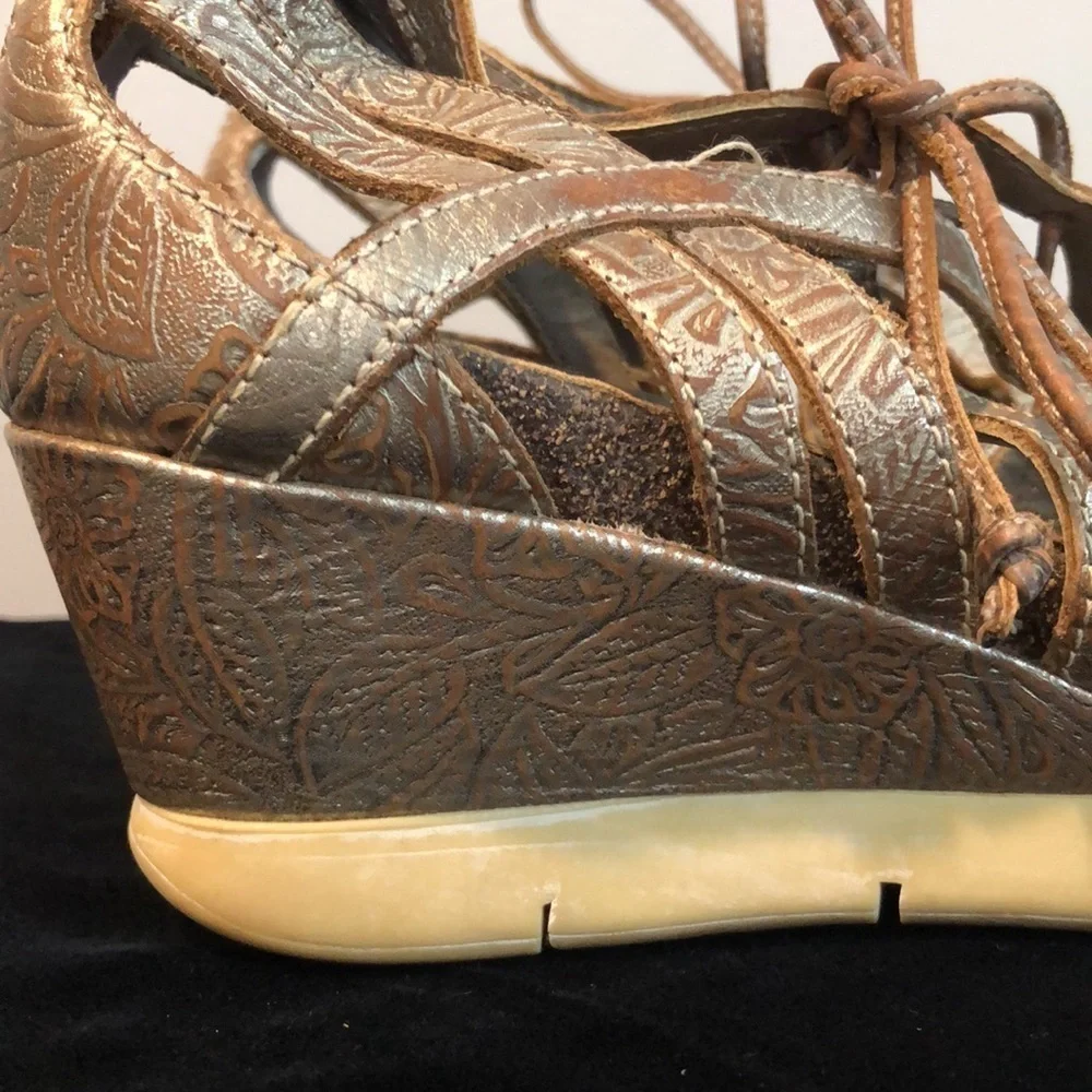 OTBT Nomadic Gladiator Metallic Bronze Tooled Leather Wedge Sandals Size 9